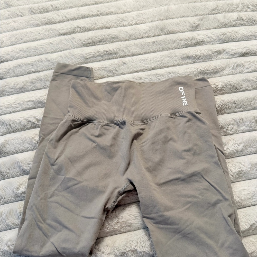 DFYNE Women's sage Leggings firm on price